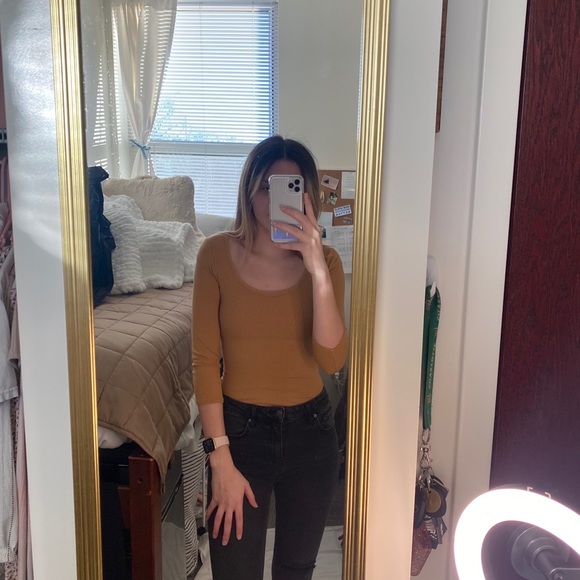 Golden bodysuit - Picture 4 of 4